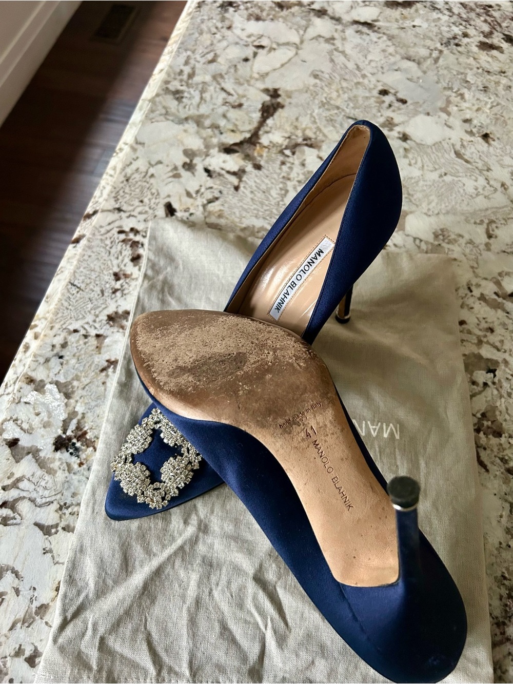 Manolo Blahnik Navy Satin Hangisi Pumps 105 - Picture 4 of 4